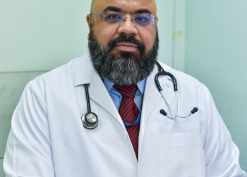 الدكتور عادل رضا طبيب باطنية وغدد صماء وسكري كاتب كويتي بالشئون العربية والاسلامية